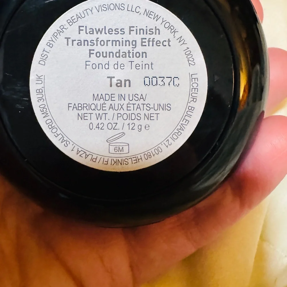 Mally Beauty Foundation Compact -flawless finish transforming effect foundation